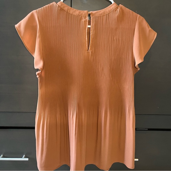 Flowy Blouse - Picture 2 of 6